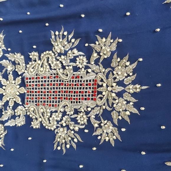 Beautiful Pakistani wedding wear kameez - Picture 6 of 13